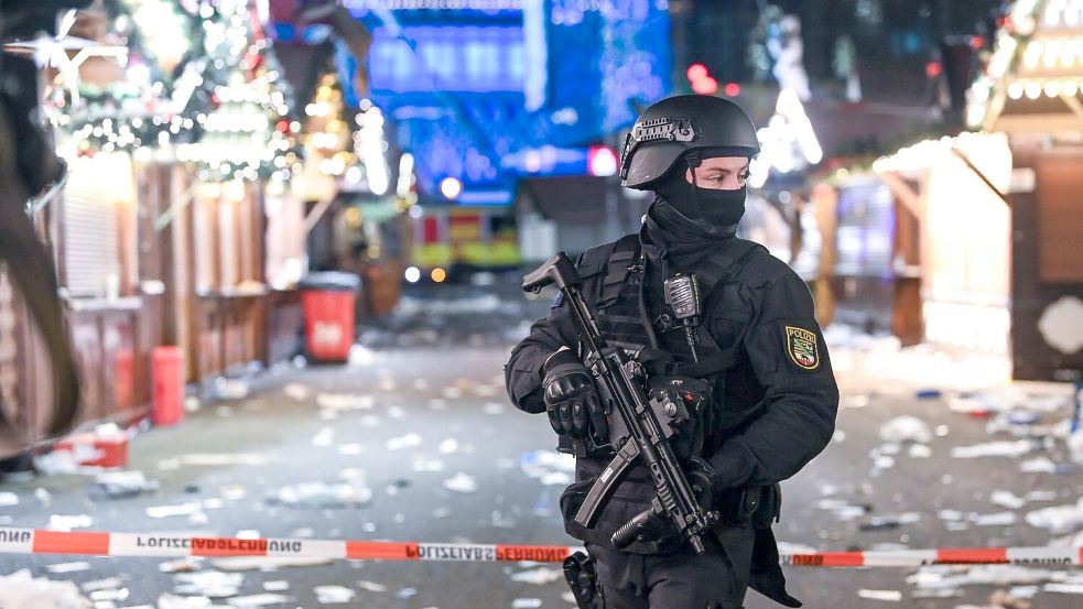 Nach dem Anschlag auf dem Magdeburger Weihnachtsmarkt soll ein Gutachten zum Täter in Auftrag gegeben werden. (Archivbild) Foto: Heiko Rebsch/dpa