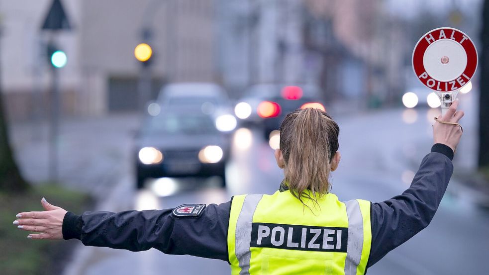 Hart aber gerecht: Punkte in Flensburg sollen für mehr Sicherheit im Straßenverkehr sorgen. (Archivbild) Foto: Soeren Stache/dpa