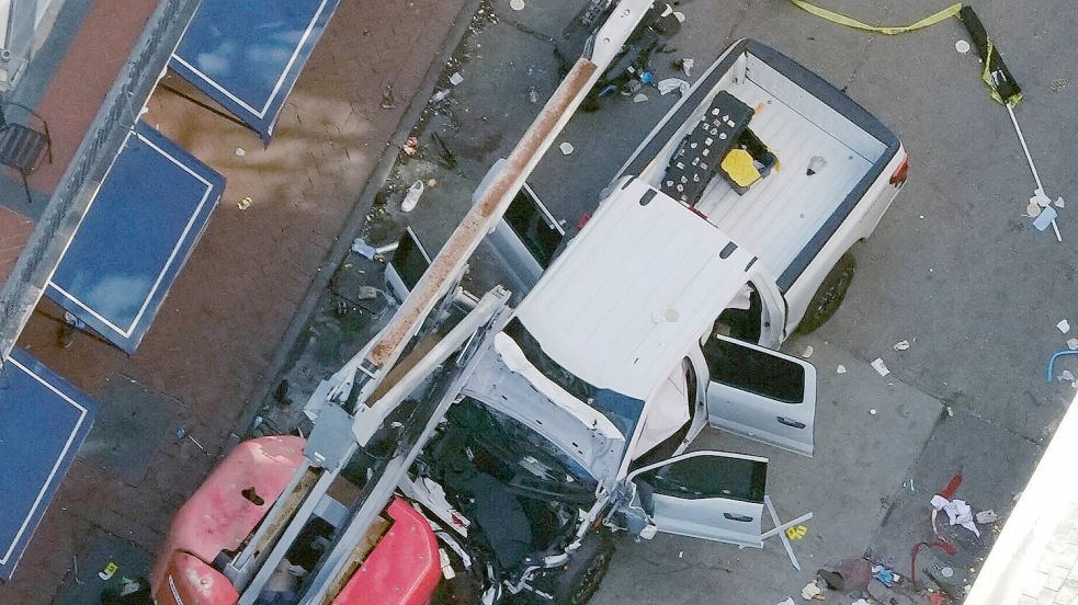 Ein allein handelnder IS-Täter soll den Anschlag in New Orleans mit einem weißen Pick-up-Truck verübt haben. Foto: dpa/AP/Gerald Herbert