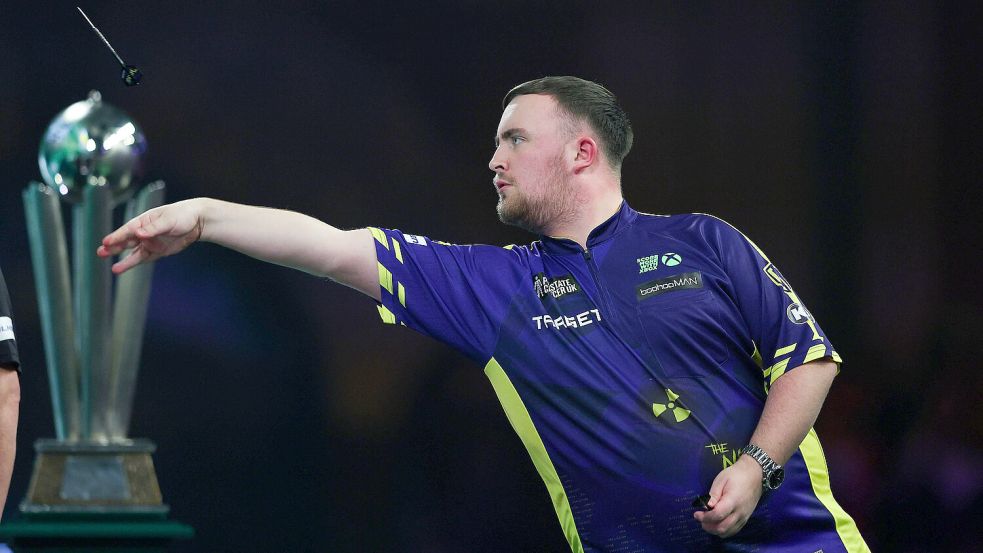 Luke Littler gewinnt seine erste Darts-WM. Foto: IMAGO/John Patrick Fletcher