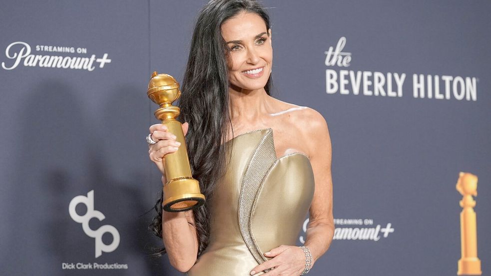 Mit 62 Jahren gewinnt Demi Moore ihren ersten Golden Globe. Foto: Chris Pizzello/Invision/AP/dpa