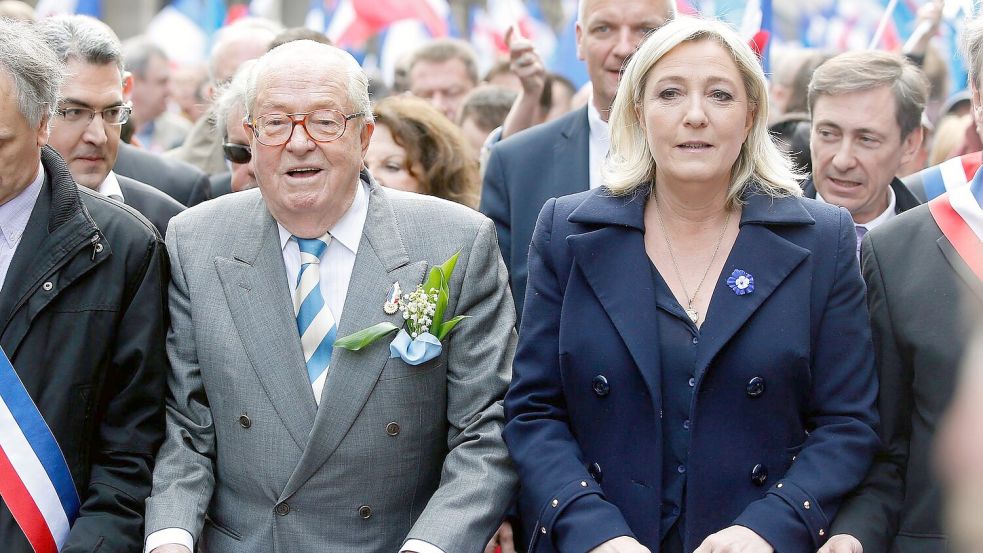 Das Verhältnis zwischen Marine und Jean-Marie war lange Zeit schwierig. (Archivbild) Foto: Yoan Valat/EPA/dpa