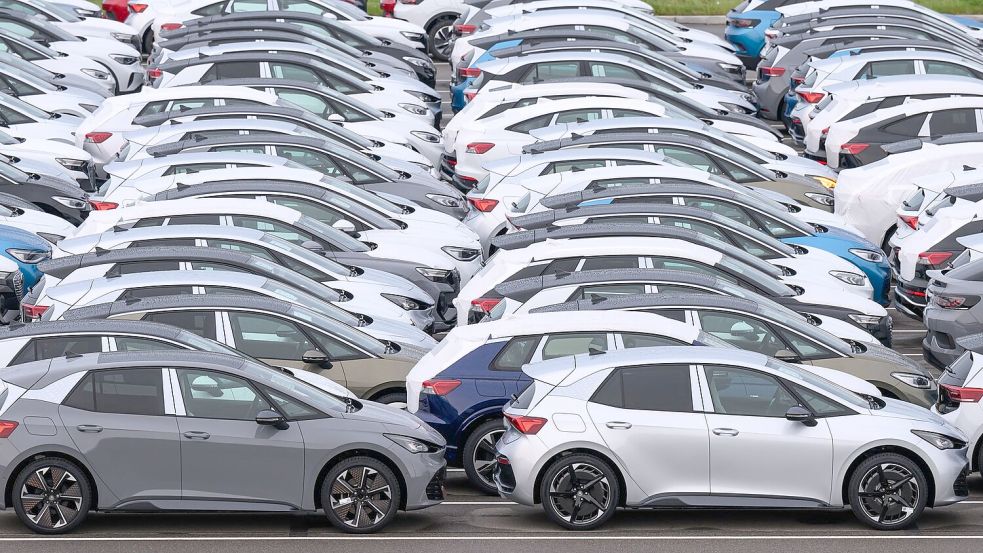 Neuwagen von VW fanden 2024 weniger Käufer. (Archivbild) Foto: Hendrik Schmidt/dpa