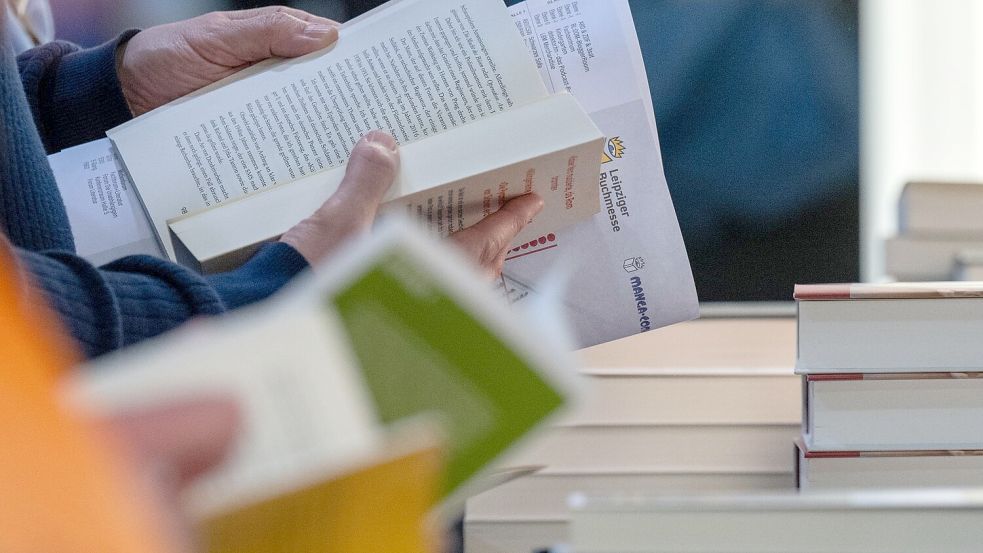 Insbesondere Sach- und Jugendbücher waren 2024 beliebt. (Symbolbild) Foto: Hendrik Schmidt/dpa