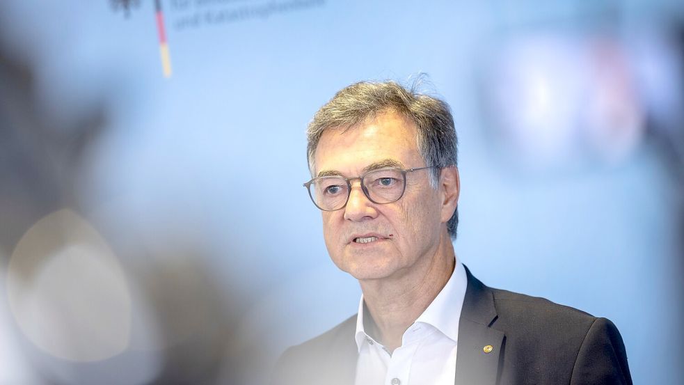 Ralph Tiesler ist seit 2022 Präsident des Bundesamtes für Bevölkerungsschutz und Katastrophenhilfe (BBK) mit Sitz in Bonn. Die Behörde ist dem Bundesinnenministerium unterstellt. (Archivfoto) Foto: Thomas Banneyer/dpa