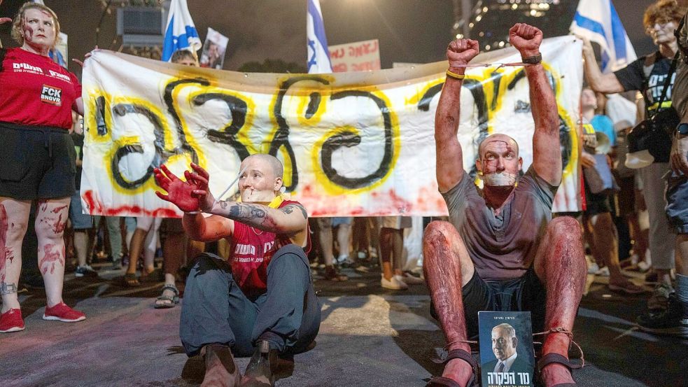 In Israel gibt es immer wieder Demonstrationen für die Freilassung der noch im Gazastreifen festgehaltenen Geiseln. (Archivbild) Foto: Ohad Zwigenberg/AP/dpa