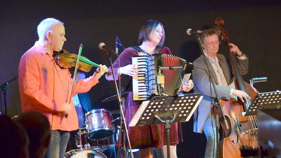 Die Band „Glissando“ musiziert zum Auftakt am 18. Januar 2025 im Gulfhaus Dartein in Driever. Foto: Markus Haist