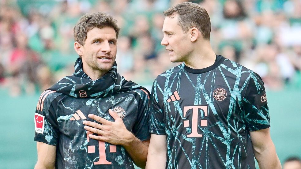 Thomas Müller (l) und Manuel Neuer nehmen zum Start ins Fußballjahr besondere Rollen ein. Foto: Sina Schuldt/dpa