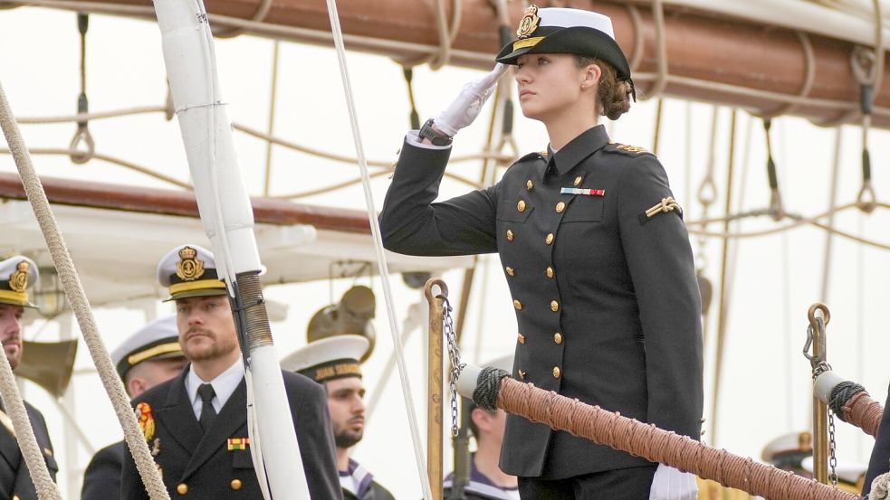 Leonor absolviert eine dreijährige militärische Ausbildung. (Foto aktuell) Foto: Francisco J. Olmo/EUROPA PRESS/dpa