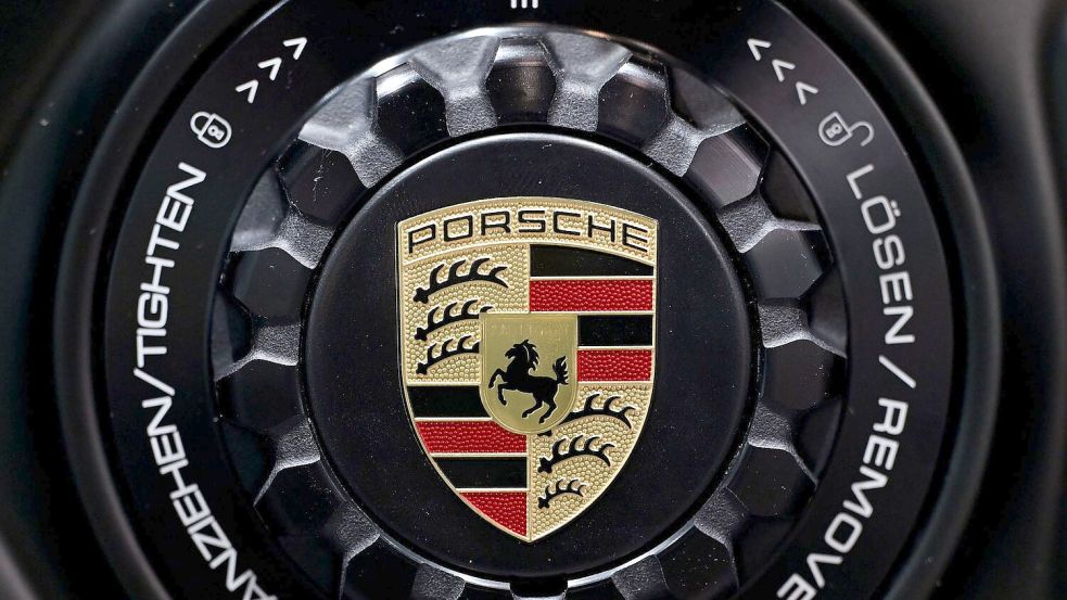 Der Sportwagenbauer Porsche hat 2024 weniger Autos verkauft als zuvor. (Archivbild) Foto: Marijan Murat/dpa