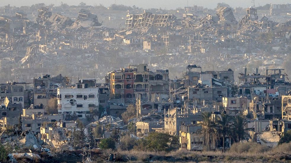 Zerstörte Gebäude im Gazastreifen. (Archivbild) Foto: Ariel Schalit/AP/dpa