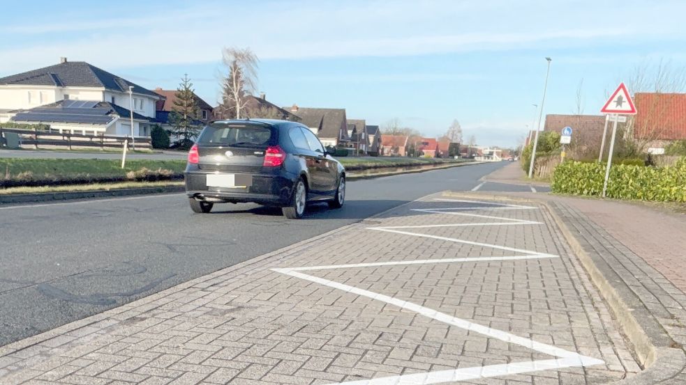 Das Parken an dieser Haltebucht auf der 1. Südwieke/Haydnstraße in Ostrhauderfehn ist seit wenigen Wochen nicht mehr erlaubt. Foto: Zein