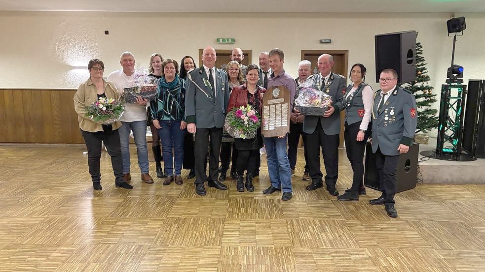 Zahlreiche Ehrungen gab es beim Winterball des Schützenverein Tell Hollen in Ramsloh. Foto: Seelbinder