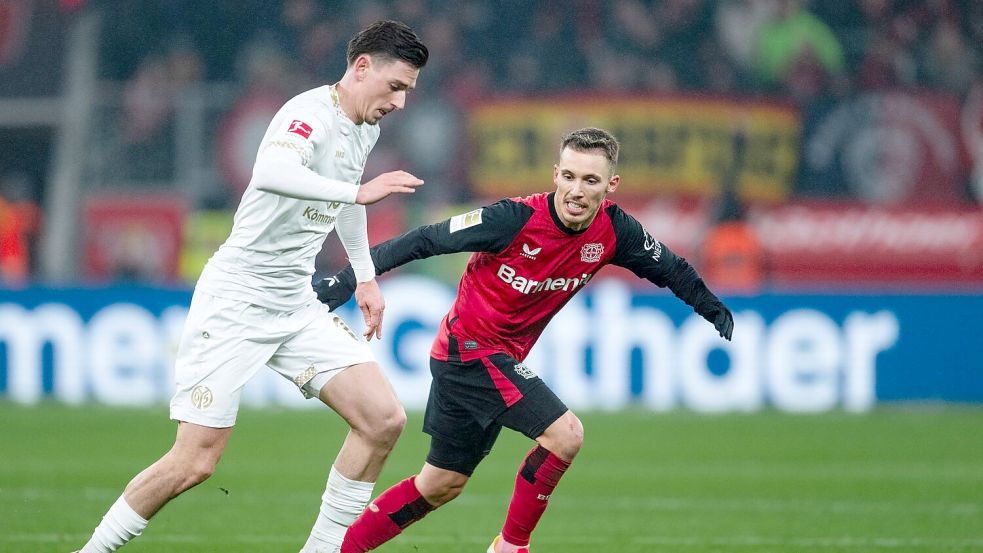 Alejandro Grimaldo erzielte das 1:0 für Leverkusen. Foto: Marius Becker/dpa