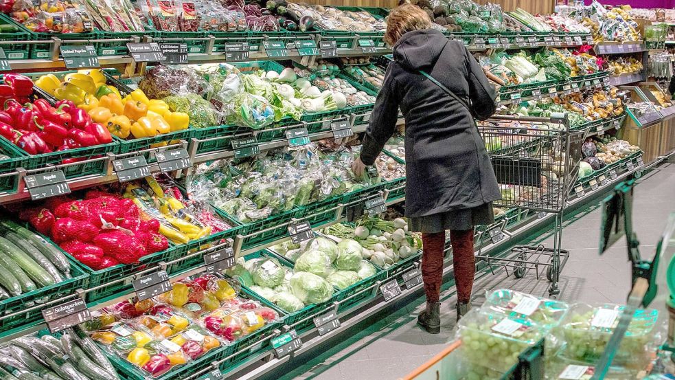 Kommt Obst und Gemüse aus EU-Ländern, sind meist nur wenig Rückstände zu finden. Foto: Jens Büttner/dpa-Zentralbild/dpa