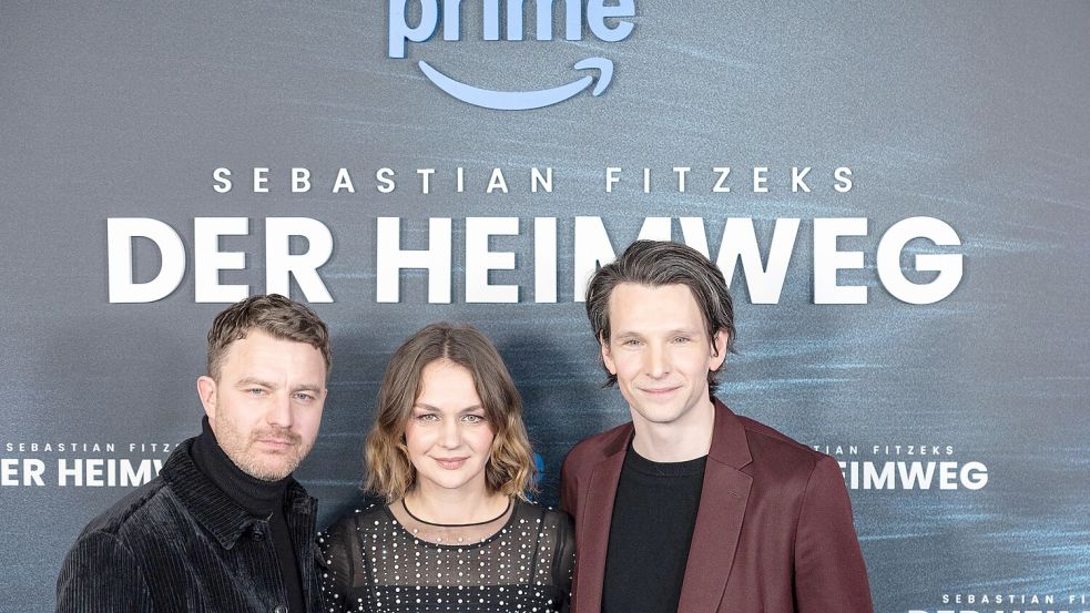 Das Hauptdarsteller-Trio von „Der Heimweg“ bei der Premiere in Berlin. Foto: Hannes P. Albert/dpa