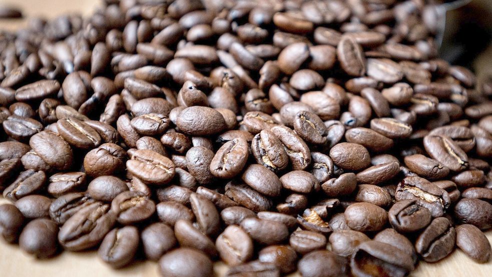 Die Rohkaffeepreise sind zuletzt stark gestiegen. Foto: Fabian Sommer/dpa