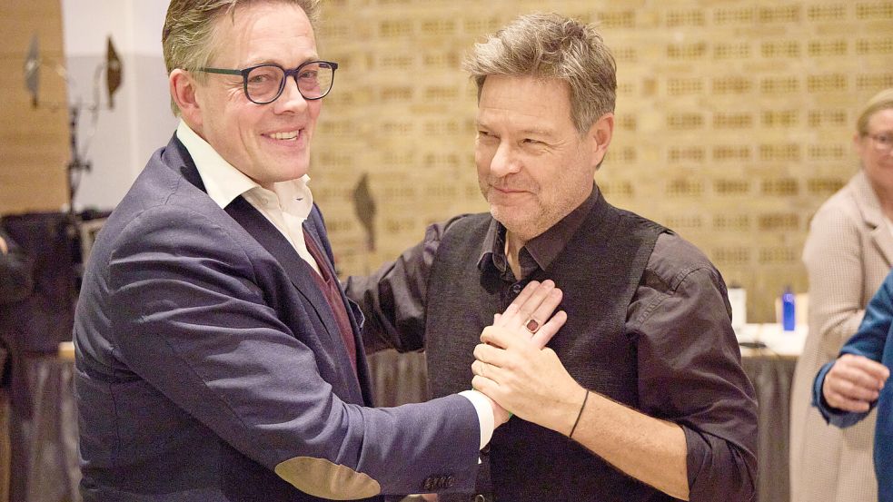 Die Grünen-Politiker Konstantin von Notz (l.) und Robert Habeck (r.) gelten als glühende Verfechter des Atomausstiegs. Foto: dpa/Georg Wendt