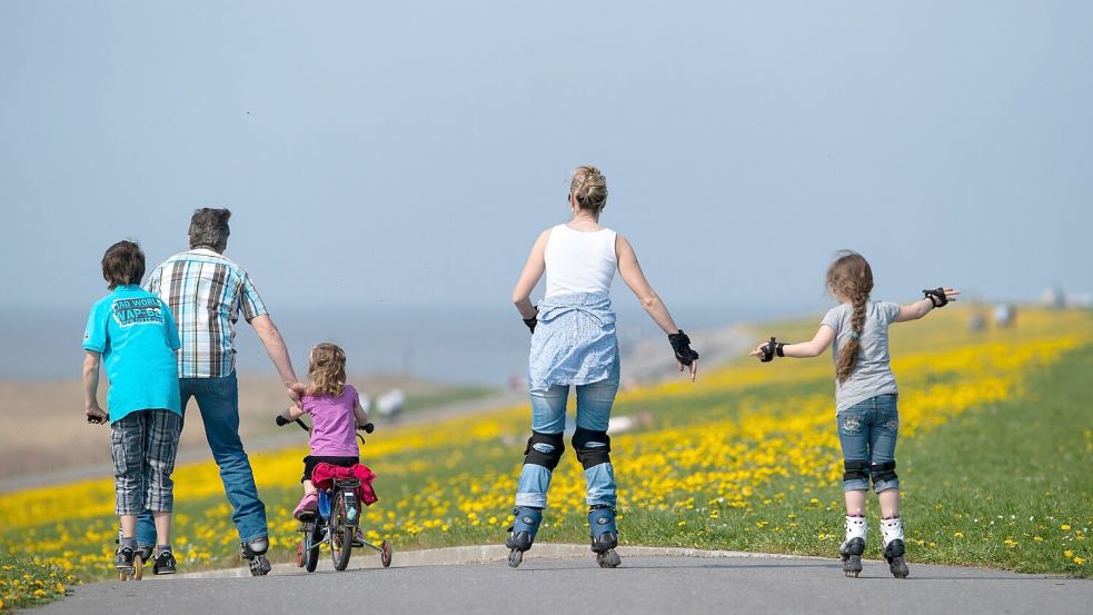 Gewissenhafte, verantwortungsbewusste Kinder werden von Eltern eher favorisiert. (Archivbild) Foto: Matthias Balk/dpa