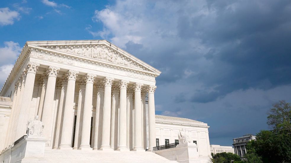 Der Supreme Court ist in Trumps erster Amtszeit deutlich rechts gerückt - wovon er nun profitiert. (Archivbild) Foto: Susan Walsh/AP/dpa