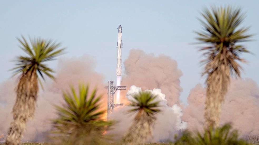 Die Rakete „Starship“ von SpaceX startet zu ihrem Testflug von der Starbase in Boca Chica. Foto: Eric Gay/AP/dpa