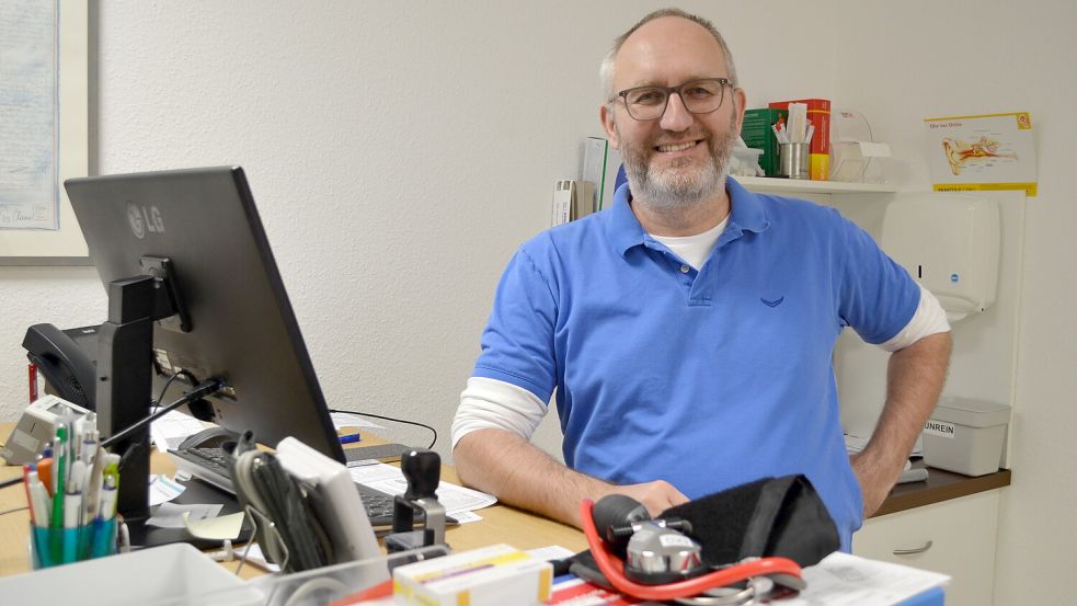 Der Internist und Diabetologe Christoph Kraus verstärkt seit 1. Oktober 2024 das Ärzteteam der hausärztlichen Gemeinschaftspraxis an der Schwarzmoorstraße in Rhauderfehn. Foto: Fertig