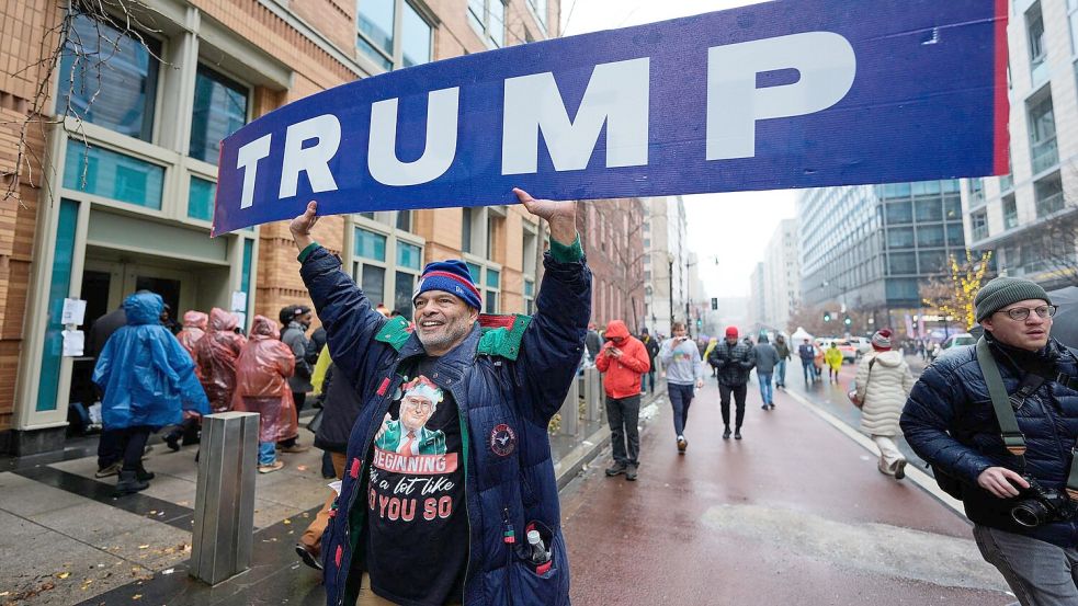 Trump-Unterstützer in Washington: Ein ungewöhnliches Bild in der sonst eher liberal geprägten Stadt an der Ostküste. Foto: Mike Stewart/AP/dpa