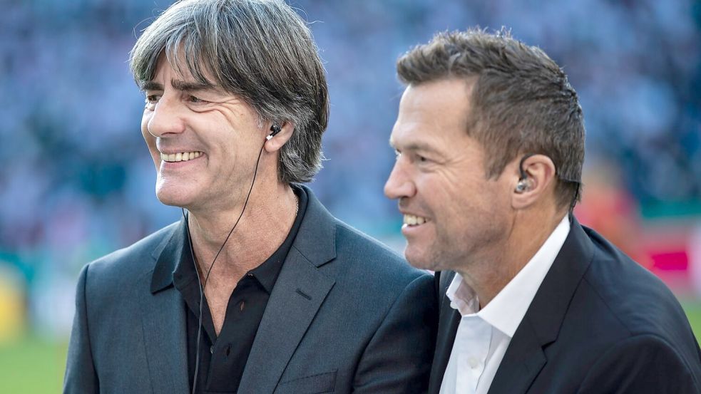 Lothar Matthäus (r) bringt Ex-Bundestrainer Joachim Löw (l) beim BVB ins Spiel. Foto: Tom Weller/dpa