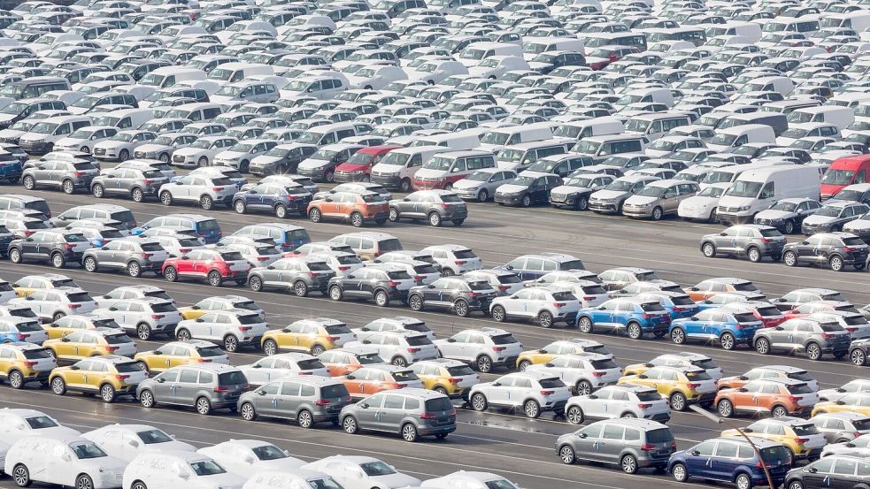 Auf dem Automarkt der EU geht es leicht aufwärts. (Archivbild) Foto: Jörg Sarbach/dpa