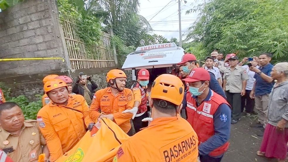 Auf Bali herrscht Regenzeit - gerade in hügeligen Regionen können die Niederschläge die Erde ins Rutschen bringen. Foto: Denpasar City Bpbd/dpa