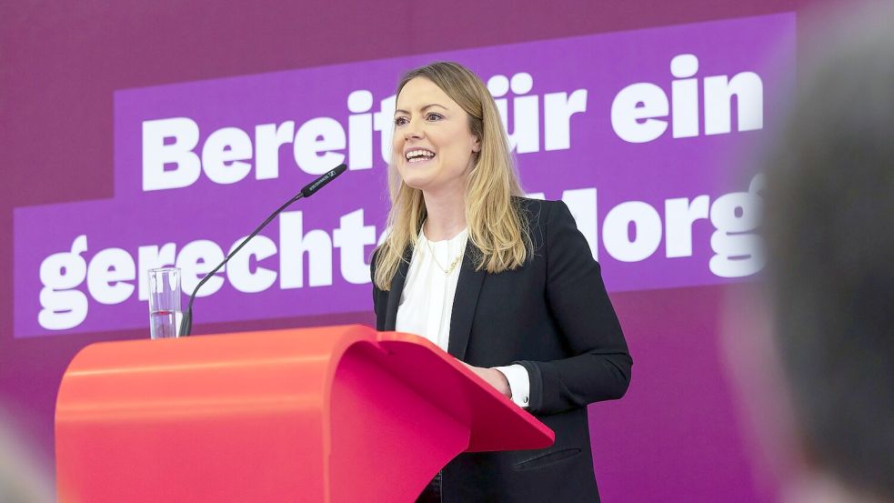 Clara Bünger, Bundestagsabgeordnete der Gruppe Die Linke, beschäftigt sich seit Jahren mit Flüchtlingspolitik. Foto: Jürgen Lösel/dpa