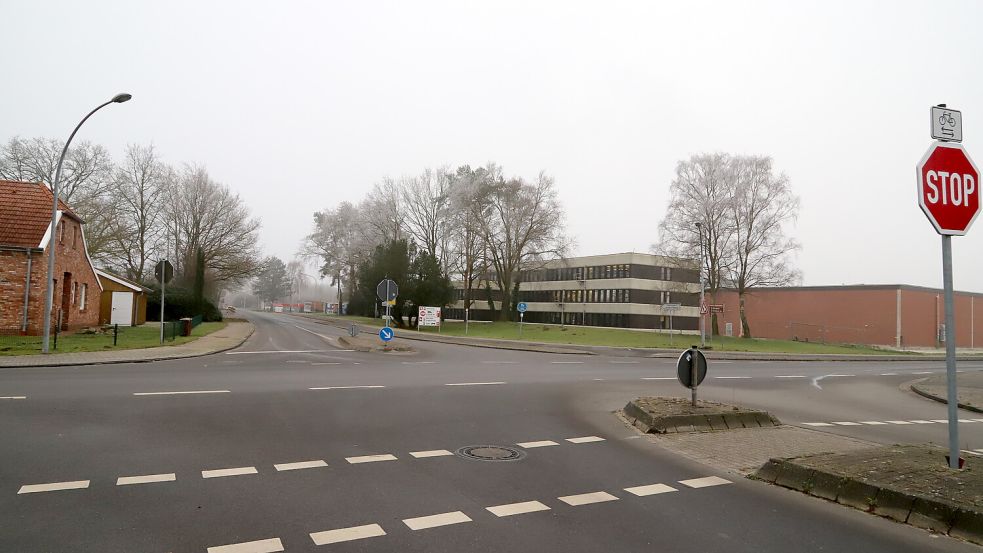 Die Zufahrt von der Friedhofstraße zur Ostermoorstraße soll künftig ausschließlich von der Firma Waskönig + Walter genutzt werden. Die Anbindung an den restlichen Teil der Ostermoorstraße erfolgt dann über die Verlängerung der Industriestraße. Foto: Passmann