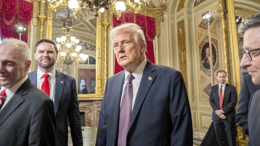 Trump verlässt den President‘s Room nach seiner Amtseinführung im US-Kapitol. Foto: DPA/Melina Mara