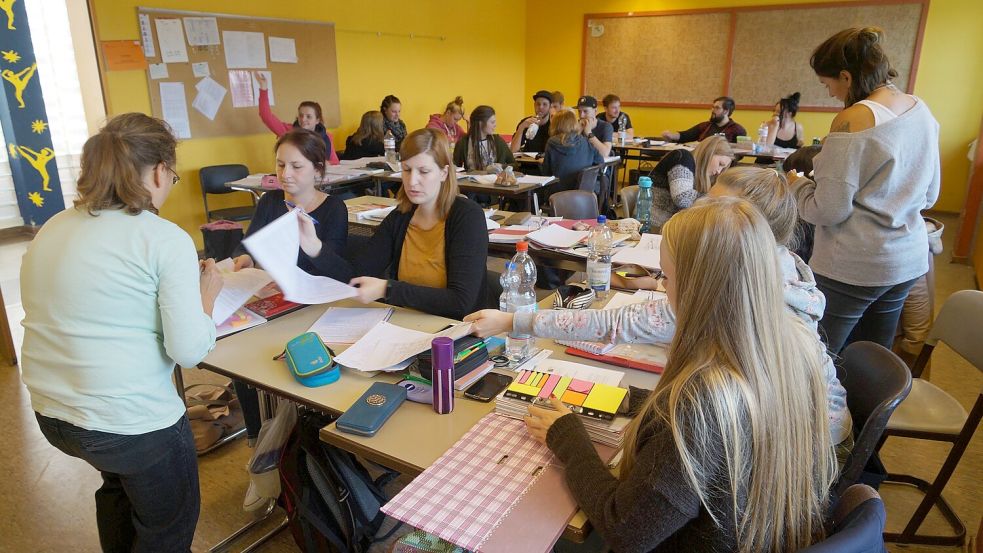 Die Zahlen steigen, wie sieht es jedoch in Wirklichkeit an den Schulen Niedersachsens aus? Foto: IMAGO/Eckhard Stengel