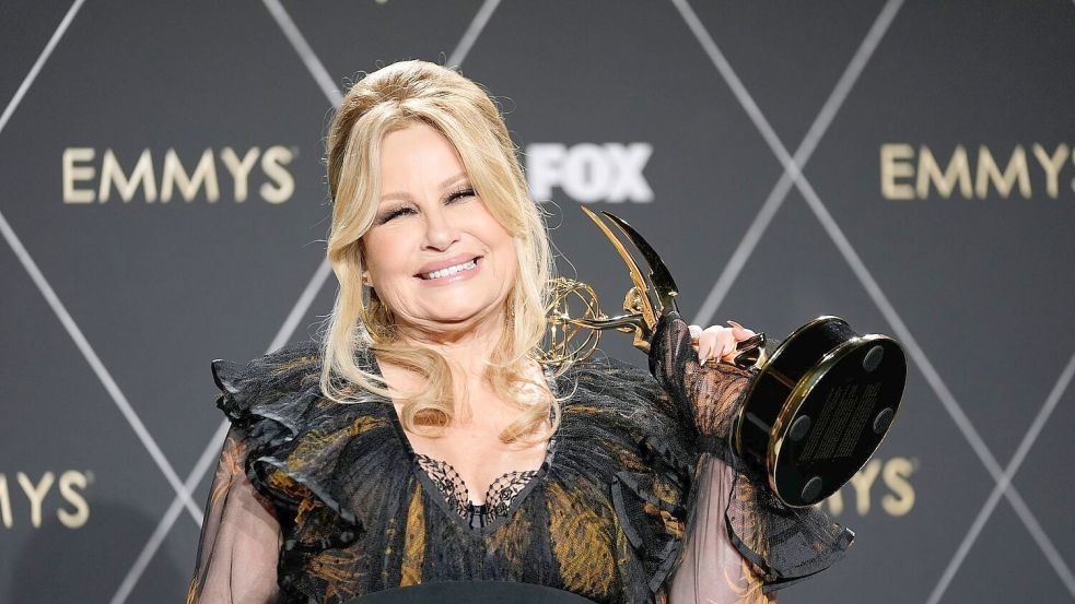 Durch die Serie „The White Lotus“ wurde Schauspielerin Jennifer Coolidge zum Kult und gewann mehrere Preise. (Archivbild) Foto: Ashley Landis/AP