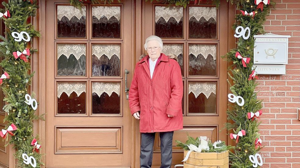 Die Nachbarn der Papenburger Straße hatten Renate Prahm zu Ihrem 90. Geburtstag einen schönen Bogen gemacht.