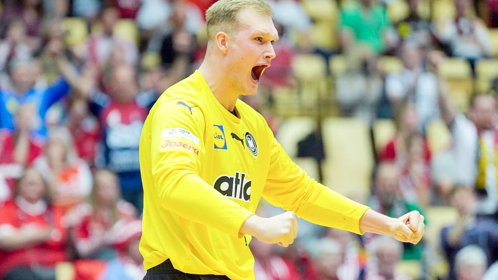 Torwart David Späth überragte beim WM-Sieg der deutschen Handballer gegen Tunesien. Foto: Soeren Stache/dpa