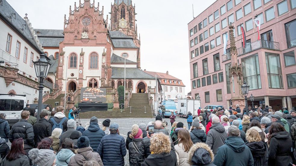 Gedenkgottesdienst für die Opfer der Messerattacke. Foto: Daniel Vogl/dpa