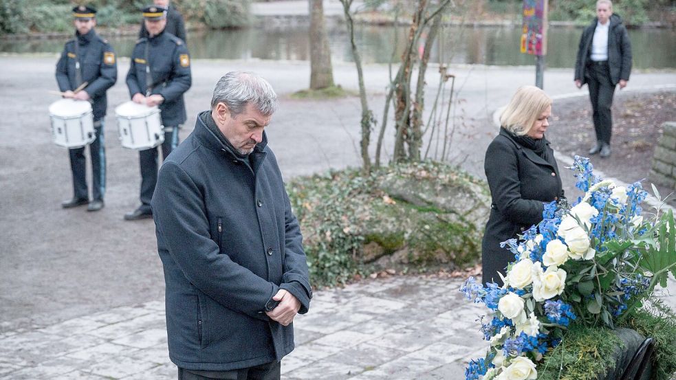 Söder und Faeser besuchten den Tatort. Foto: Daniel Vogl/dpa