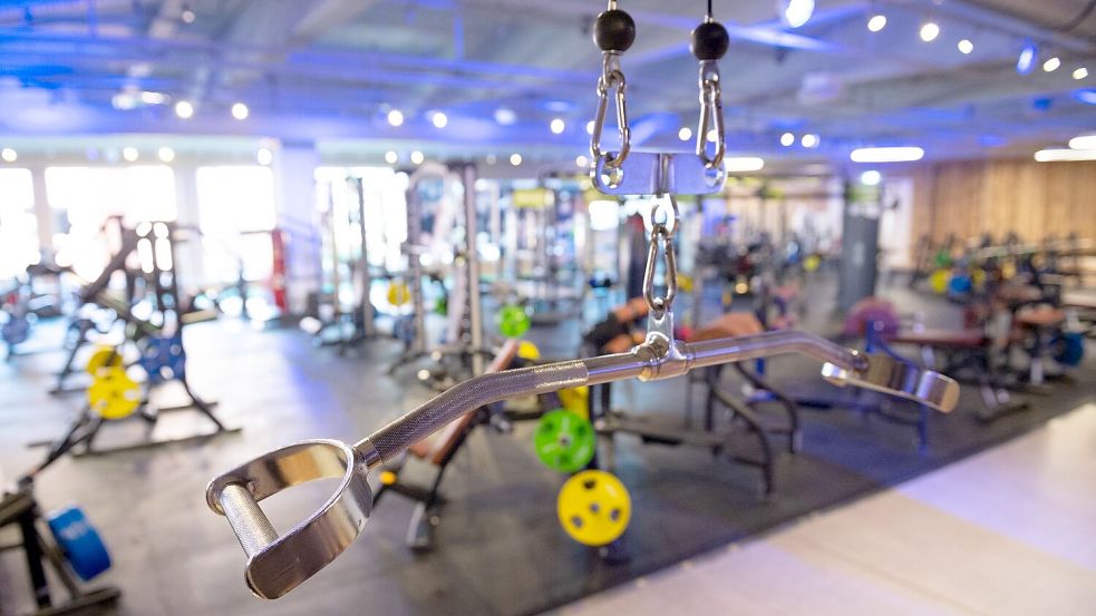 Viele nehmen sich zu viel vor. Fitnessstudios leeren sich zur Mitte des Jahres meist wieder. Foto: picture alliance/dpa