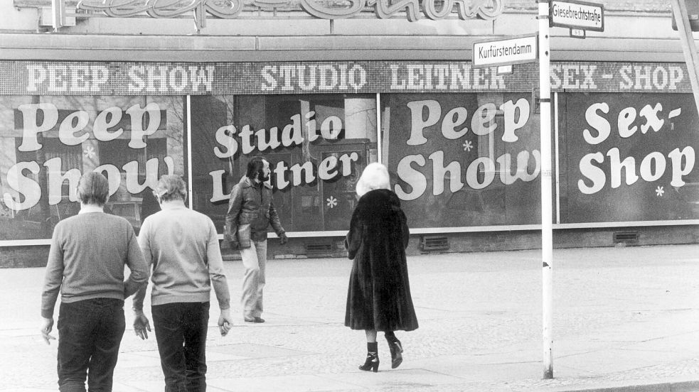 Sex- und Peep-Shows auf dem Berliner Kudamm im Jahr 1982 (Archivbild). Foto: picture alliance / Konrad Giehr