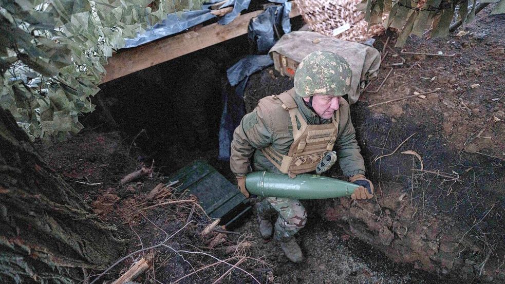 Vor allem Pokrowsk bleibt ein Schwerpunkt der Kämpfe im russisch-ukrainischen Krieg. (Archivbild) Foto: Evgeniy Maloletka/AP/dpa