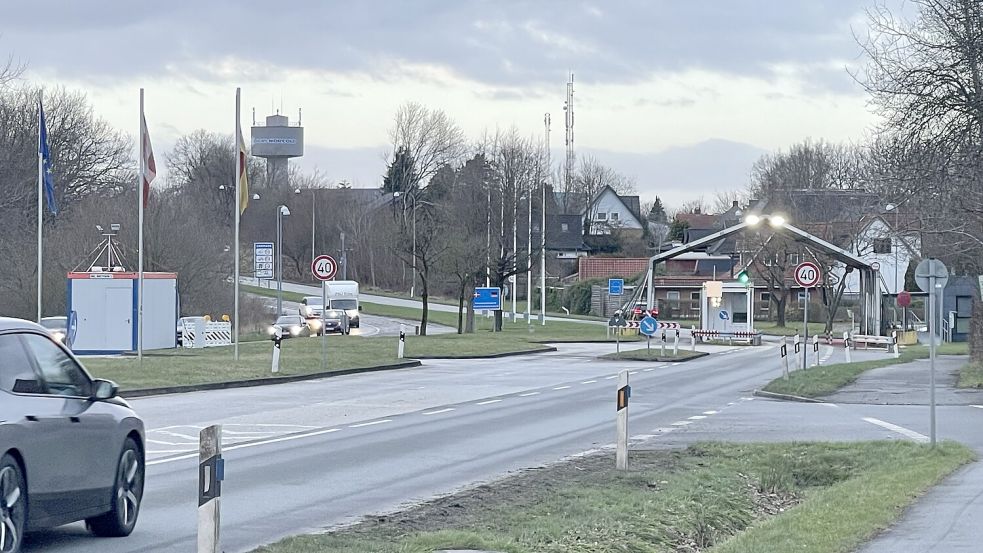 Deutsch-dänischer Grenzübergang Harrislee/Pattburg mit neuem Container: Als Autofahrer muss man schon Glück oder eben Pech haben, dass man tatsächlich in eine solche Kontrolle gerät. Foto: Carlo Jolly