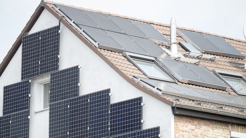 Die Vergütung für Solarstrom, der in das Stromnetz eingespeist wird, wird für neue Anlagen gesenkt. (Archivbild) Foto: Sebastian Gollnow/dpa