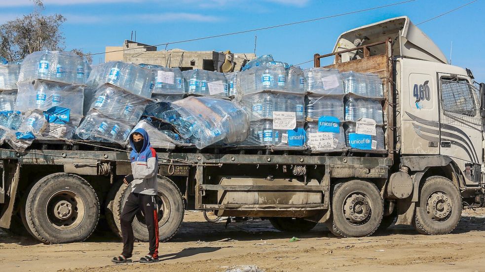 Israel hat ein Arbeitsverbot für das UN-Palästinenserhilfswerk UNRWA in Kraft gesetzt. Foto: Abed Rahim Khatib/dpa