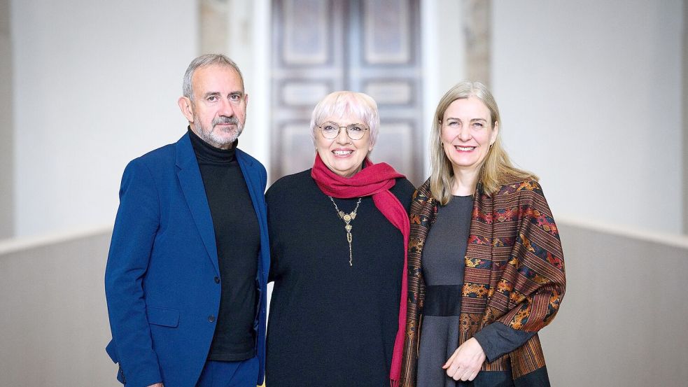 Kulturstaatsministerin Claudia Roth, der scheidende SPK-Präsident Hermann Parzinger und die designierte SPK-Präsidentin Marion Ackermann sind erleichtert über den Beschluss der Reform. Foto: Bernd von Jutrczenka/dpa