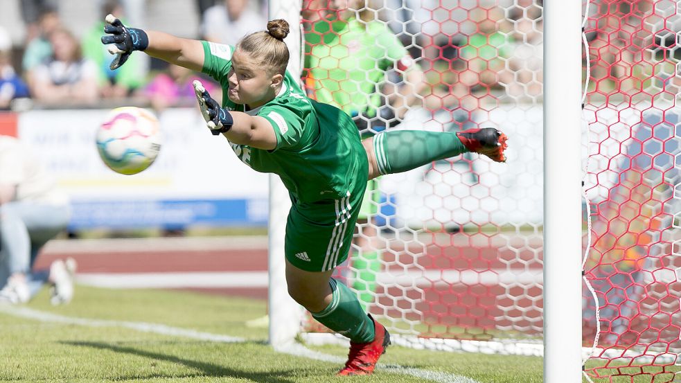 Im Sommer 2023 ist Paula Blum Aurichs Halbfinal-Heldin gewesen. Dank ihrer Paraden gegen Eintracht Frankfurt zog die U17 der SpVg Aurich ins DM-Finale ein. Foto: Doden