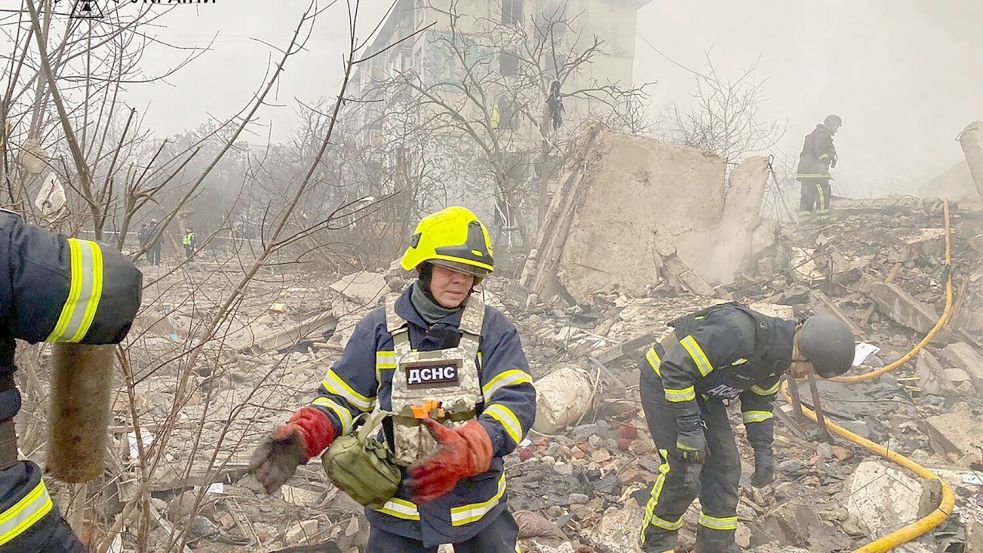 Russland hat mit neuen Luftangriffen auf ukrainische Städte, darunter Poltawa, Tod und Zerstörung gebracht. Foto: Uncredited/Ukrainian Emergency Service/AP/dpa