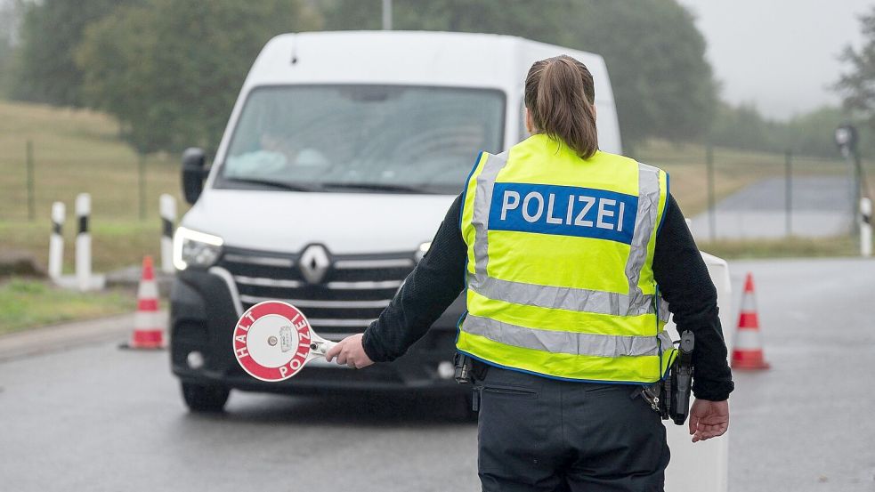 140 Tage nach Start der Grenzkontrollen an allen deutschen Grenzen zieht die Bundespolizei Bilanz. (Archivbild) Foto: Paul Glaser/dpa