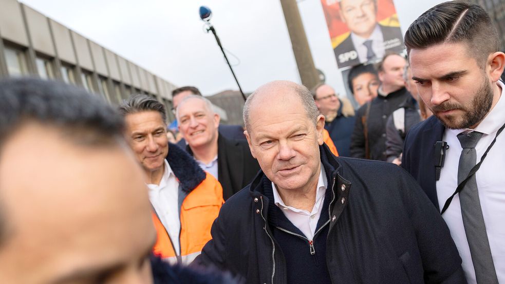 Bundeskanzler Olaf Scholz (SPD) ist auf Wahlkampf-Tour. Am Dienstag war er in Duisburg, am 18. Februar ist er in Oldenburg zu Gast. Foto: Vennenbernd/DPA